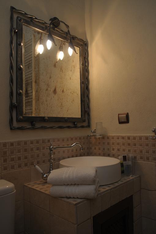 Roes Suites Káto Loutrákion Екстериор снимка