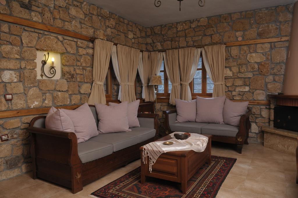 Roes Suites Káto Loutrákion Екстериор снимка