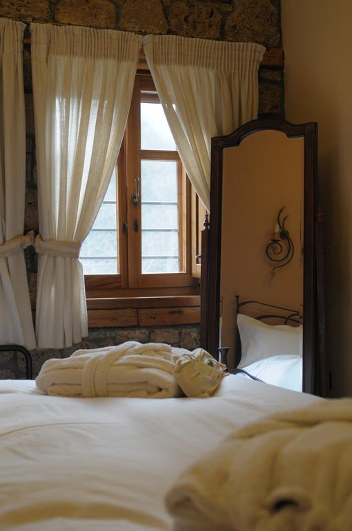 Roes Suites Káto Loutrákion Екстериор снимка