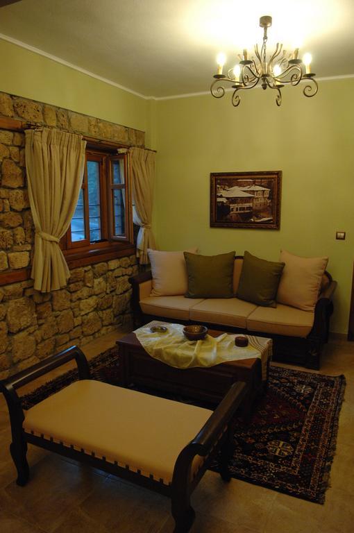 Roes Suites Káto Loutrákion Екстериор снимка