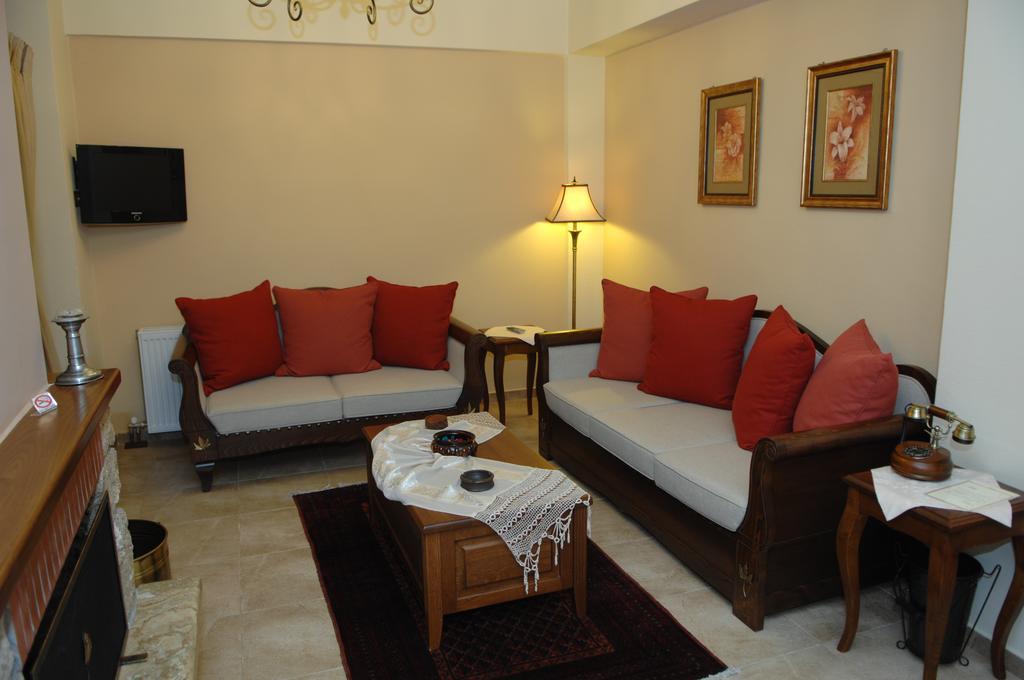 Roes Suites Káto Loutrákion Екстериор снимка