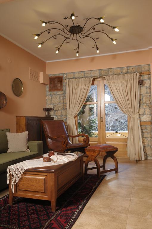 Roes Suites Káto Loutrákion Екстериор снимка