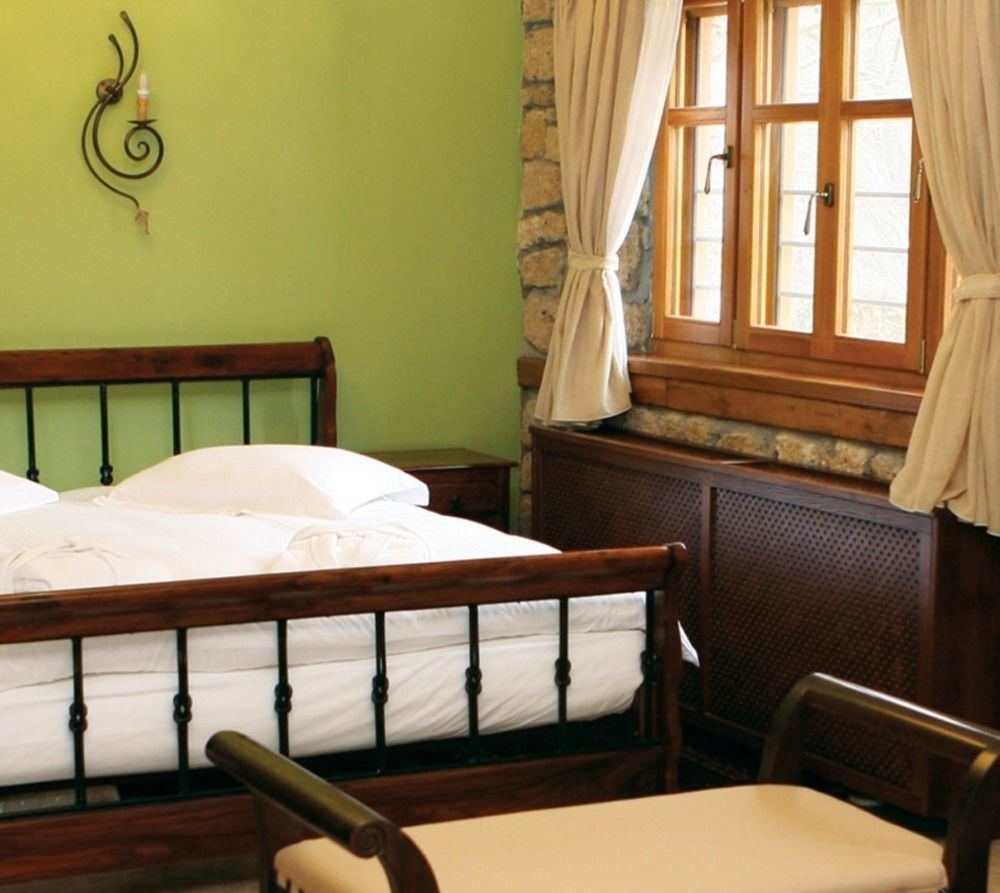 Roes Suites Káto Loutrákion Екстериор снимка