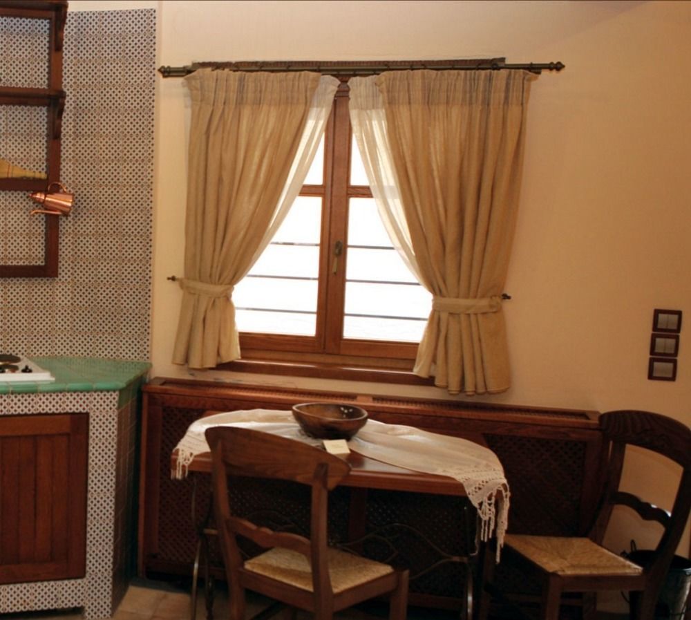 Roes Suites Káto Loutrákion Екстериор снимка