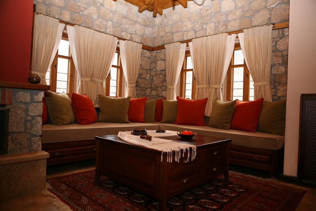 Roes Suites Káto Loutrákion Екстериор снимка