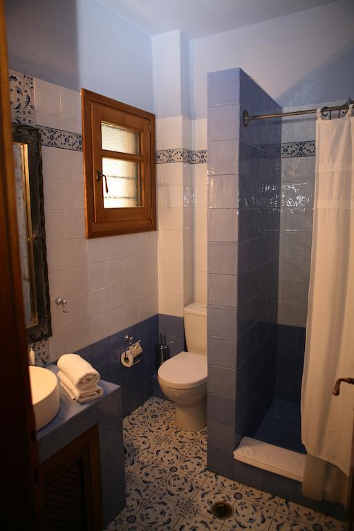 Roes Suites Káto Loutrákion Екстериор снимка