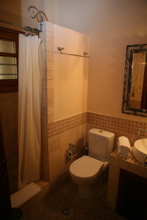 Roes Suites Káto Loutrákion Екстериор снимка