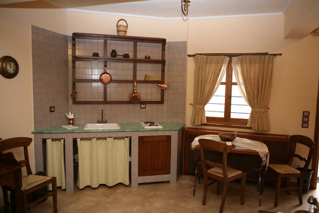 Roes Suites Káto Loutrákion Екстериор снимка