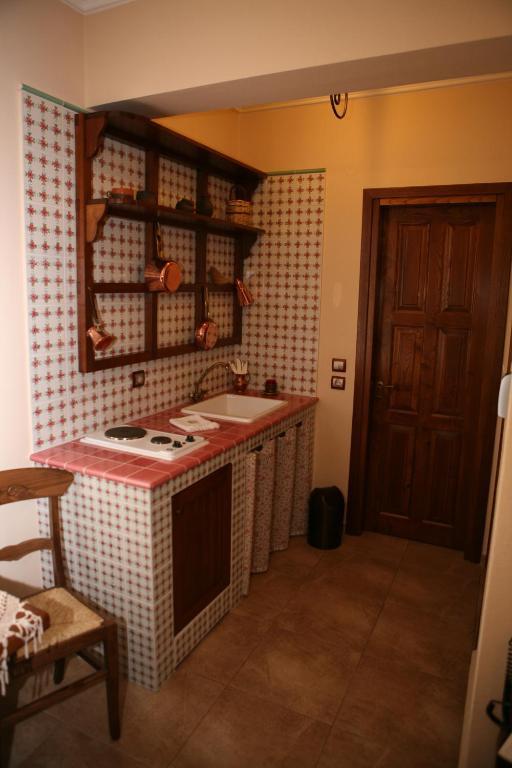 Roes Suites Káto Loutrákion Стая снимка