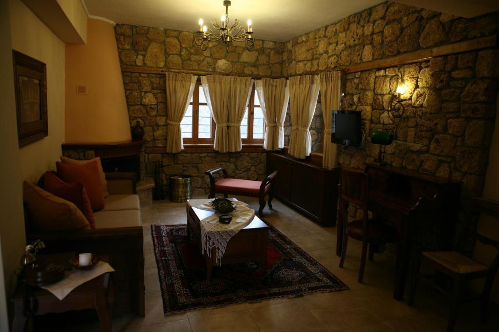 Roes Suites Káto Loutrákion Екстериор снимка
