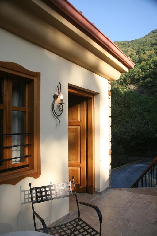 Roes Suites Káto Loutrákion Екстериор снимка
