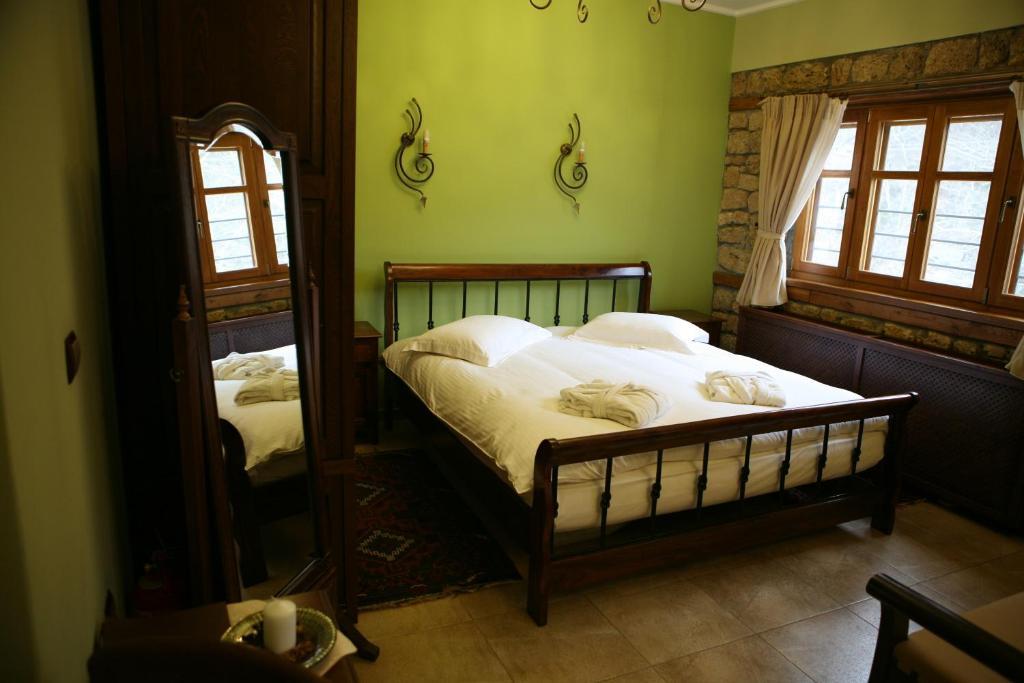 Roes Suites Káto Loutrákion Екстериор снимка