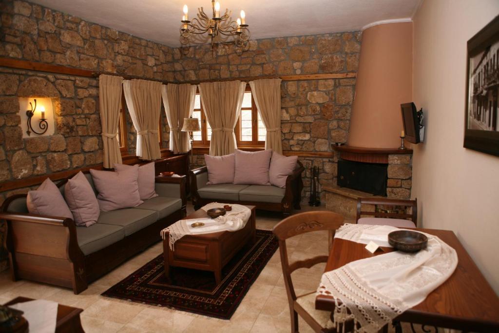 Roes Suites Káto Loutrákion Екстериор снимка