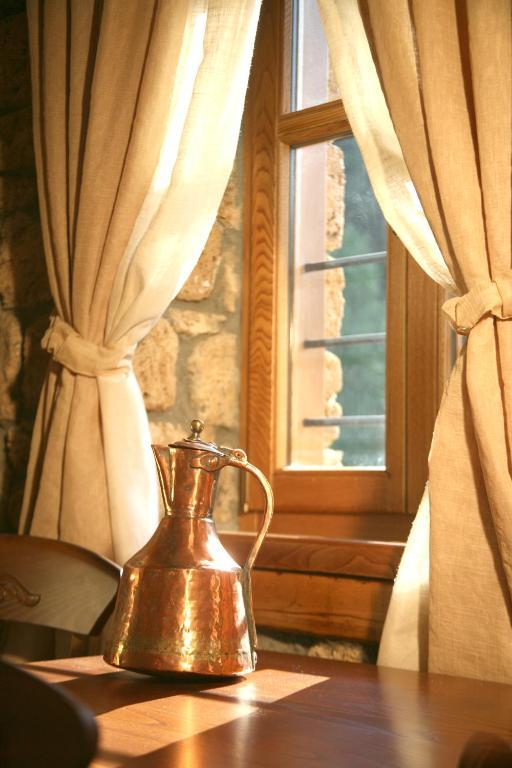 Roes Suites Káto Loutrákion Екстериор снимка