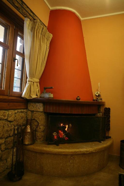 Roes Suites Káto Loutrákion Екстериор снимка