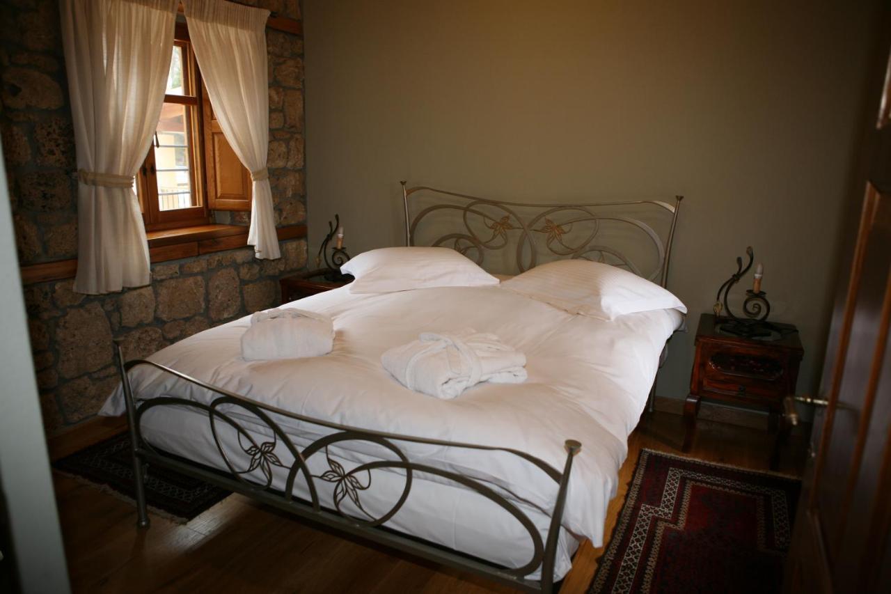 Roes Suites Káto Loutrákion Екстериор снимка